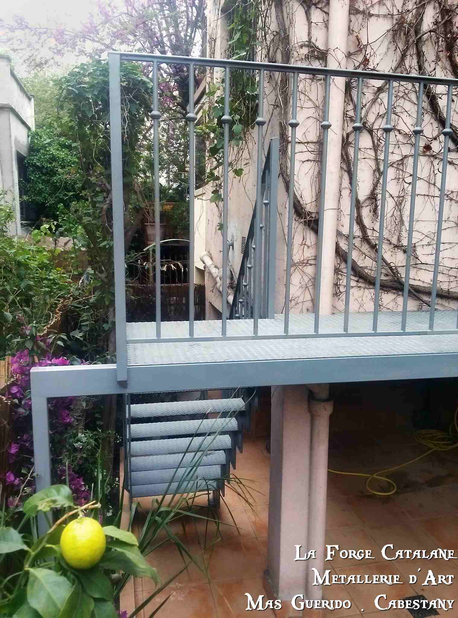 passerelle tube tole larmee garde corps rondin bagues forge catalane.jpg